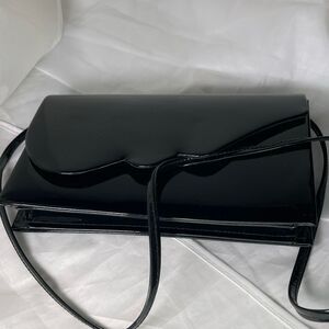 VTG Walborg patent leather crossbody wave design flap.